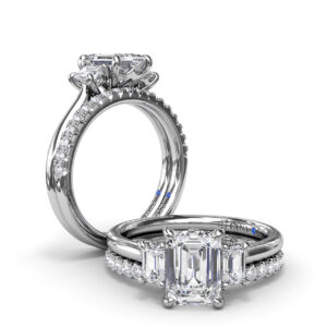 Three Stone Beauty Diamond Engagement Ring